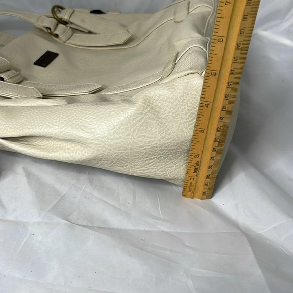 MATT & NAT Shoulder Bucket Bag Cream Phone Pocket Zip Vegan Grain Leather *As Is - Picture 12 of 15